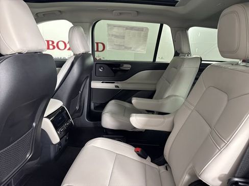 New 2025 Lincoln Aviator Premiere w/ Jet Appearance Package image 18