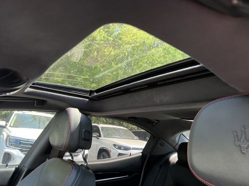 Used 2020 Maserati Ghibli S RWD image 27