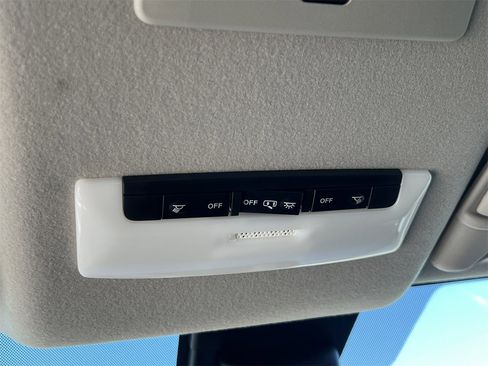 Certified 2025 Nissan Versa SR w/ Trunk Package image 21