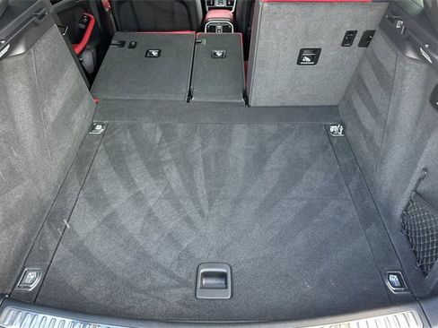 Used 2025 Porsche Macan image 14