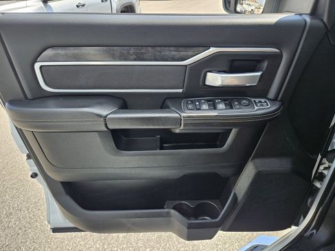 Used 2024 RAM 2500 Big Horn AWD/4WD image 30