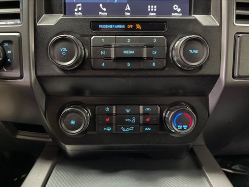 Used 2019 Ford F150 XLT w/ Equipment Group 302A Luxury AWD/4WD image 25