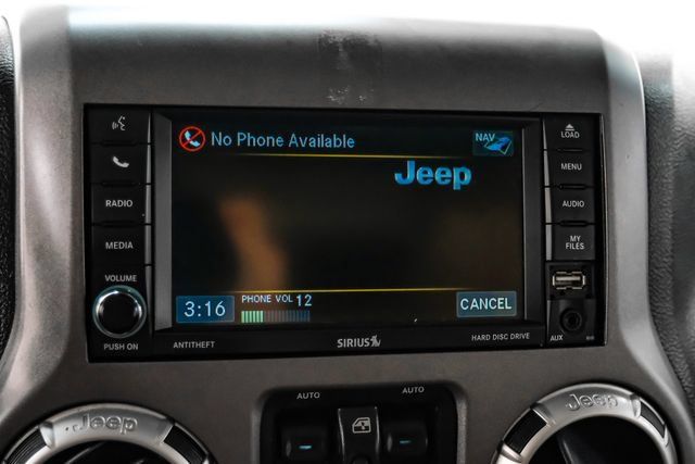 Used 2015 Jeep Wrangler Unlimited Sahara w/ Connectivity Group AWD/4WD image 28
