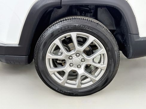 Used 2023 Jeep Compass Latitude AWD/4WD image 28