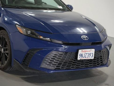 Used 2025 Toyota Camry SE FWD image 4