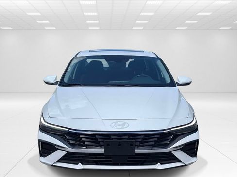 Certified 2025 Hyundai Elantra SEL FWD image 2