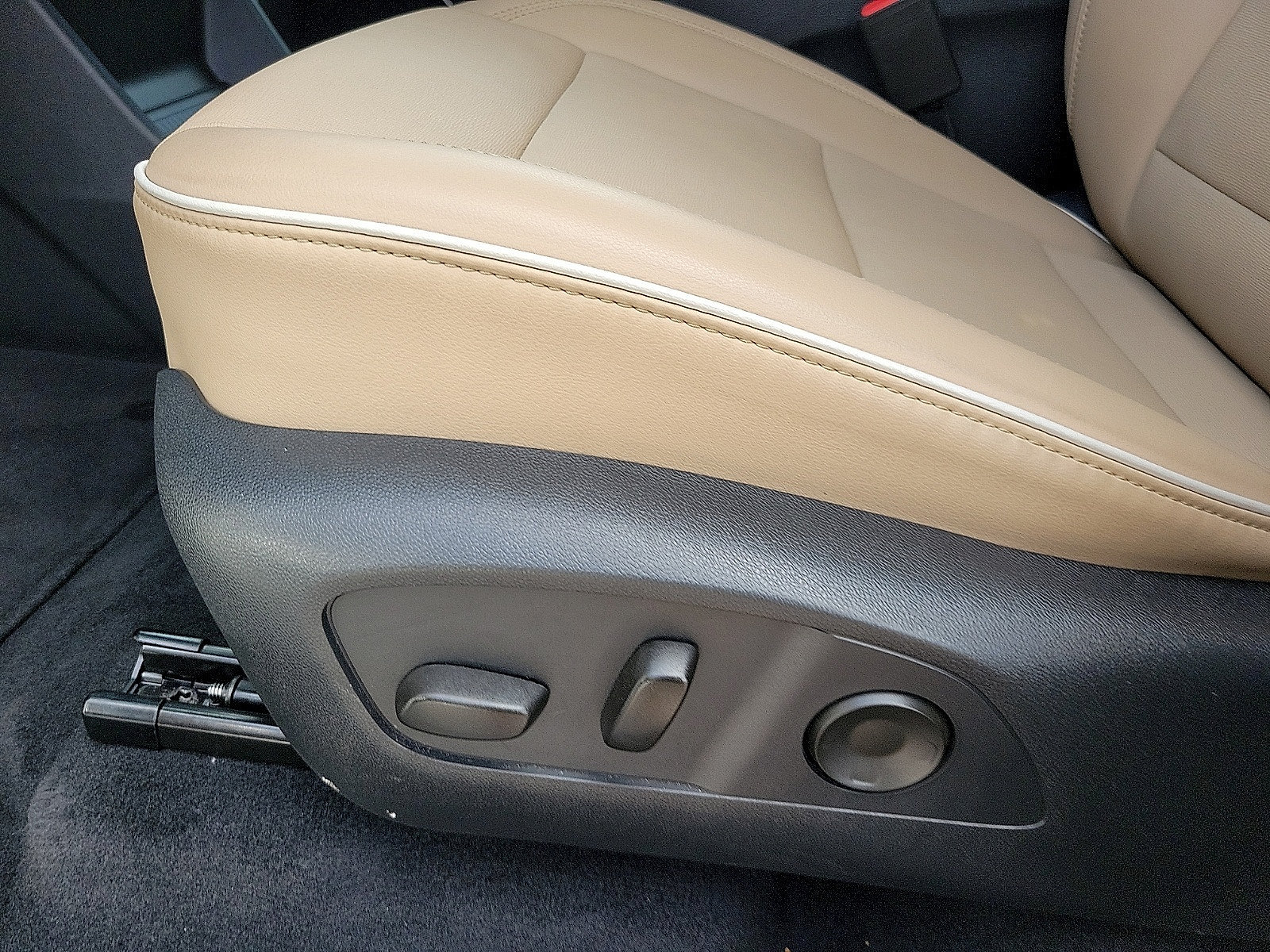 Used 2026 Buick Enclave Preferred w/ Power Package FWD image 13