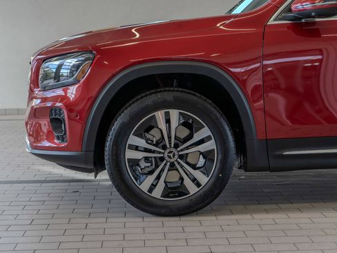 Certified 2026 Mercedes-Benz GLB 250 4MATIC image 4