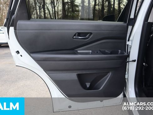 Used 2025 Nissan Pathfinder SV image 22