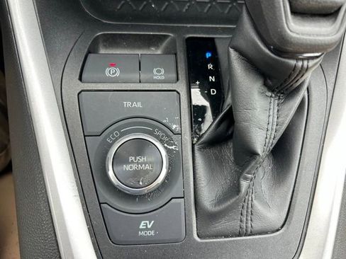 Used 2022 Toyota RAV4 XLE w/ Convenience Package AWD/4WD image 19