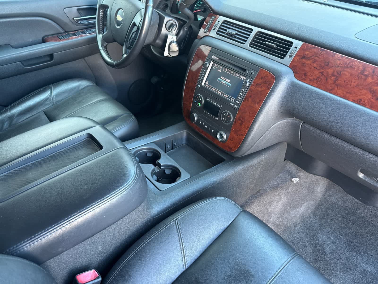 Used 2009 Chevrolet Suburban 2500 LT AWD/4WD image 18