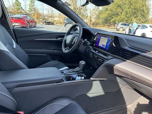 New 2025 Toyota Camry SE w/ Convenience Package FWD image 33