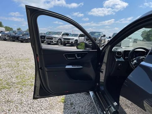 Used 2025 Mercedes-Benz GLC 300 4MATIC image 24