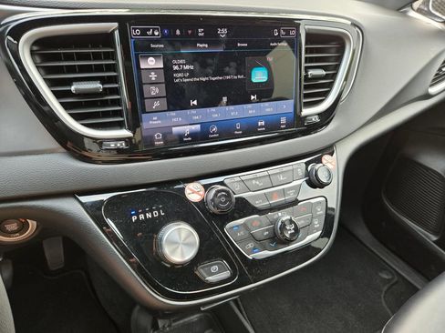 Used 2025 Chrysler Pacifica Select FWD image 26