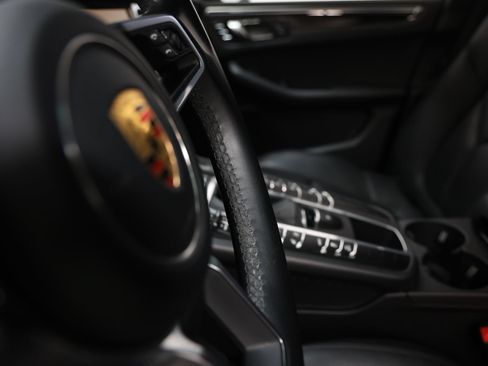 Certified 2021 Porsche Macan AWD/4WD image 29