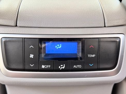 Used 2019 Toyota Highlander LE w/ Protection Package #3 AWD/4WD image 26