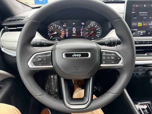 Used 2023 Jeep Compass Limited image 19