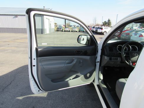 Used 2012 Toyota Tacoma 2WD Regular Cab image 11