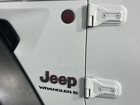 Used 2025 Jeep Wrangler Unlimited Rubicon image 15