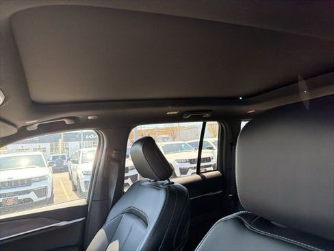 New 2026 Jeep Grand Cherokee Limited w/ Limited Altitude Package AWD/4WD image 15