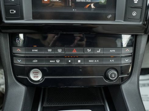 Used 2017 Jaguar F-PACE Premium AWD/4WD image 29