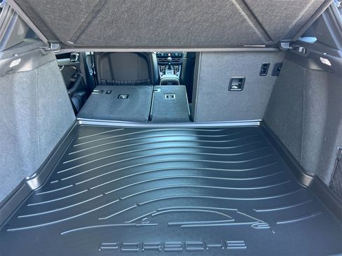 Used 2025 Porsche Macan image 17