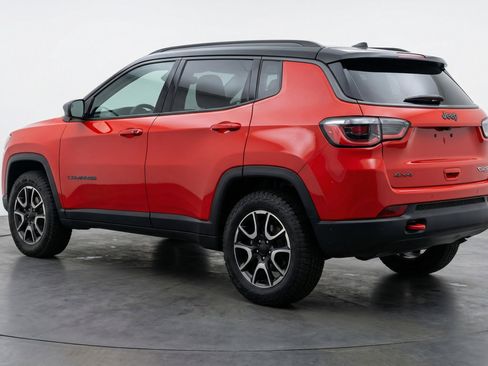 Used 2025 Jeep Compass Trailhawk image 6
