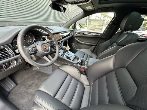 Used 2026 Porsche Macan AWD/4WD image 4