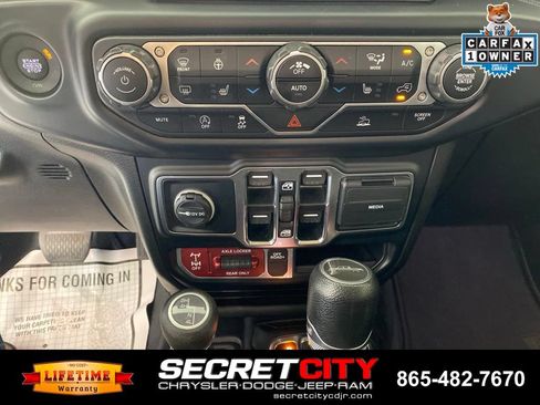 Used 2023 Jeep Gladiator Mojave w/ Cold Weather Group AWD/4WD image 22