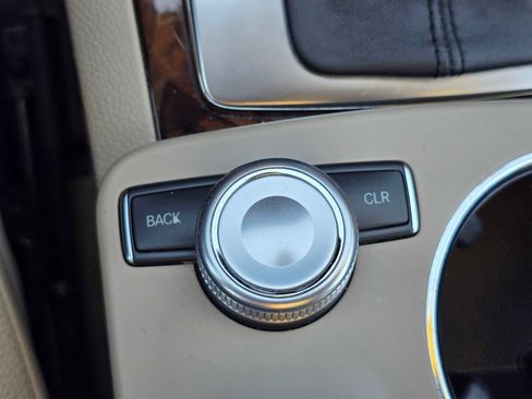 Used 2012 Mercedes-Benz GLK 350 4MATIC image 32
