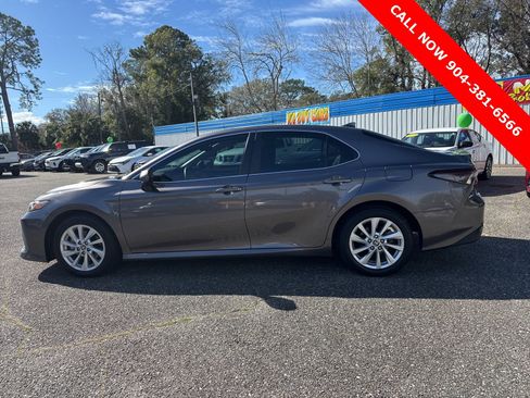 Used 2023 Toyota Camry LE image 6