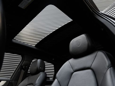 Certified 2024 Porsche Cayenne AWD/4WD image 14