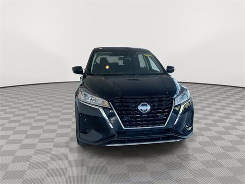 Used 2024 Nissan Kicks S image 3