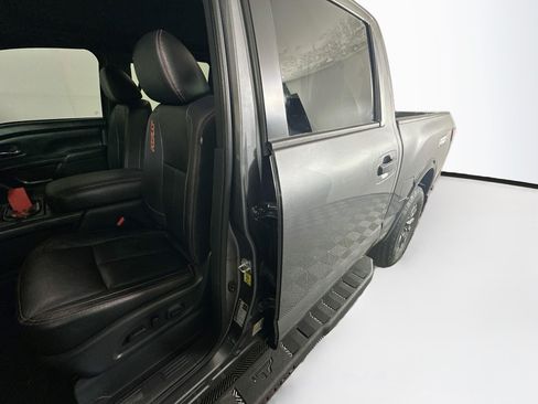 Used 2023 Nissan Titan PRO-4X w/ Pro-4x Convenience Package AWD/4WD image 12