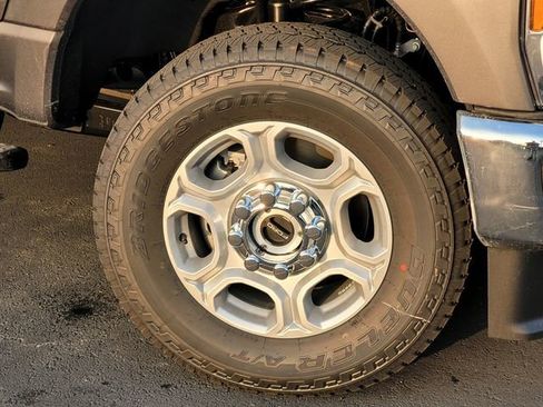 New 2026 Ford F250 XLT w/ FX4 Off-Road Package image 9