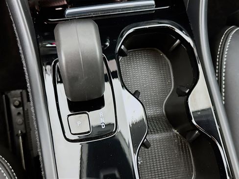 Used 2023 Volvo XC40 Recharge Plus image 19