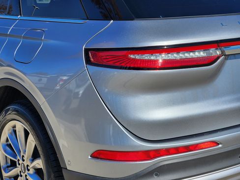 Used 2021 Lincoln Corsair AWD w/ Premium Package image 5