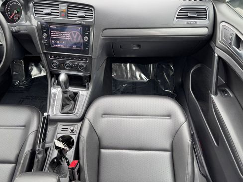 Used 2019 Volkswagen Golf S image 17