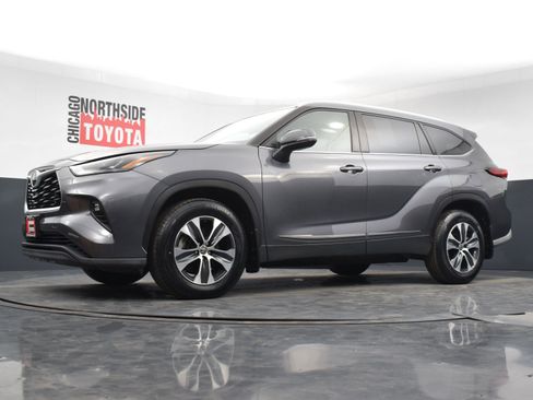 Used 2022 Toyota Highlander XLE image 29