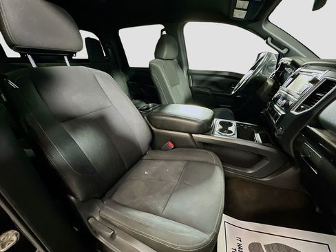 Used 2018 Nissan Titan SV w/ SV Convenience Package image 27
