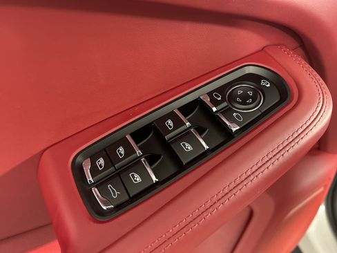 Certified 2023 Porsche Macan Turbo image 28