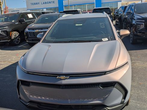 New 2026 Chevrolet Equinox EV LT image 2