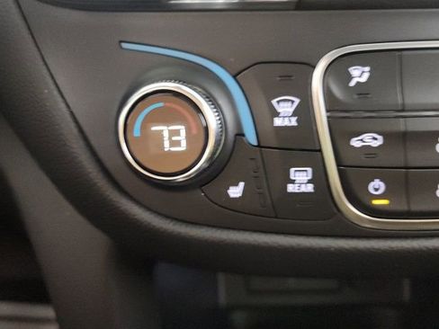Used 2023 Chevrolet Equinox LT AWD/4WD image 32