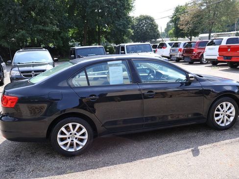 Used 2011 Volkswagen Jetta SE FWD image 10