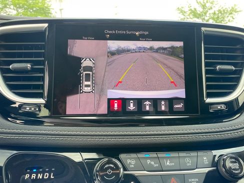 Used 2022 Chrysler Pacifica Limited FWD image 18