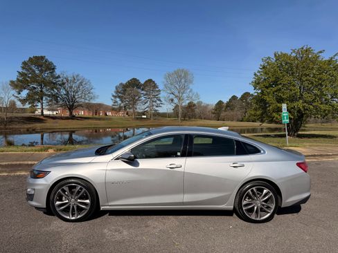 Used 2021 Chevrolet Malibu LT image 2