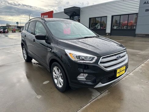 Used 2019 Ford Escape SEL image 2