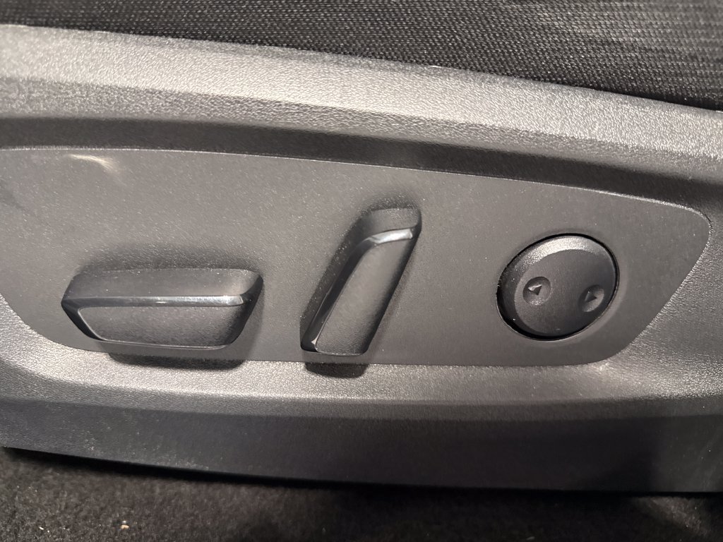 Used 2025 Nissan Pathfinder SV AWD/4WD image 25