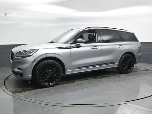 Used 2023 Lincoln Aviator Reserve w/ Equipment Group 201A AWD/4WD image 9