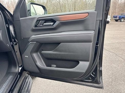 Certified 2025 GMC Yukon Denali image 24